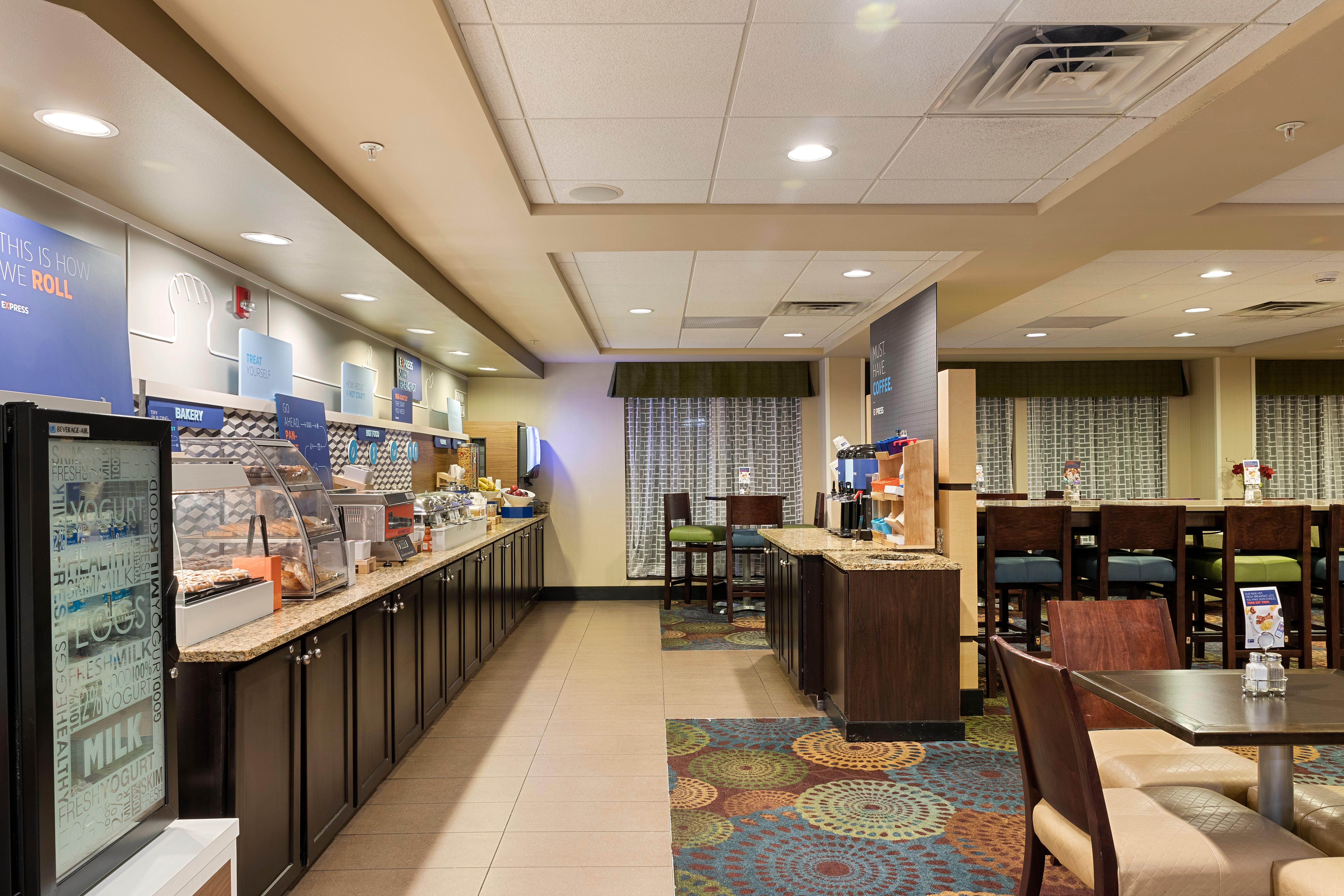 Holiday Inn Express Bloomington West By Ihg Exterior foto