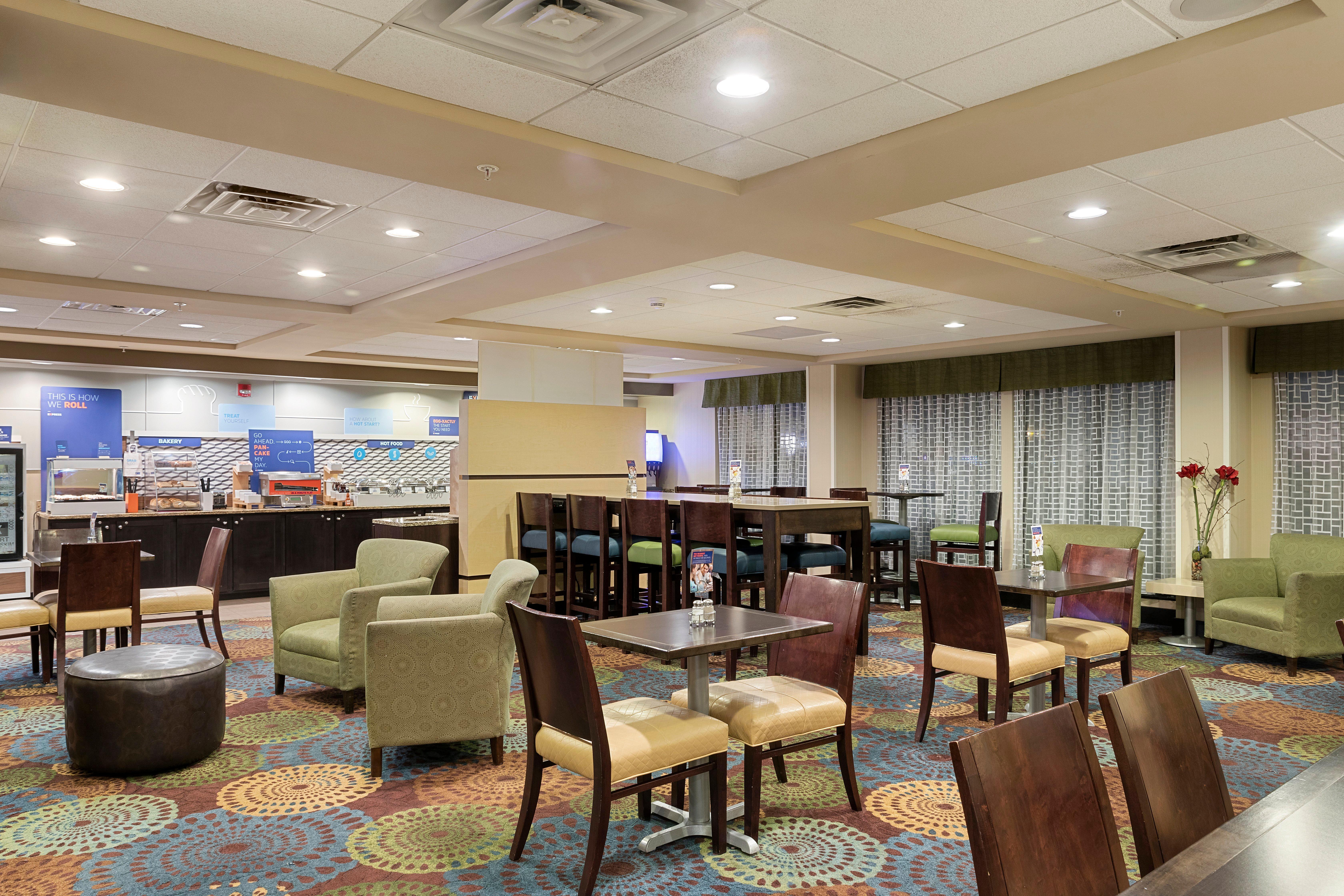 Holiday Inn Express Bloomington West By Ihg Exterior foto