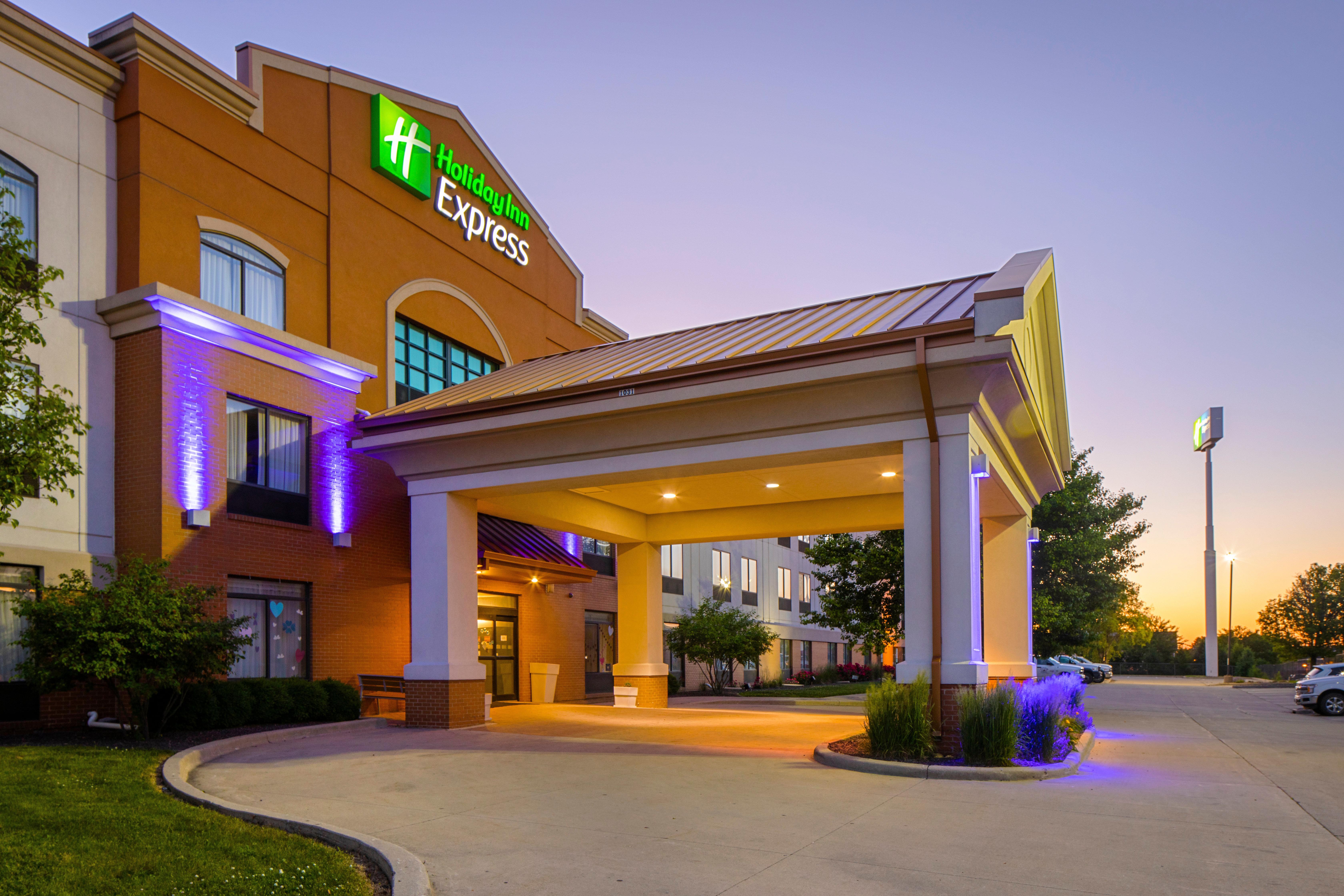 Holiday Inn Express Bloomington West By Ihg Exterior foto