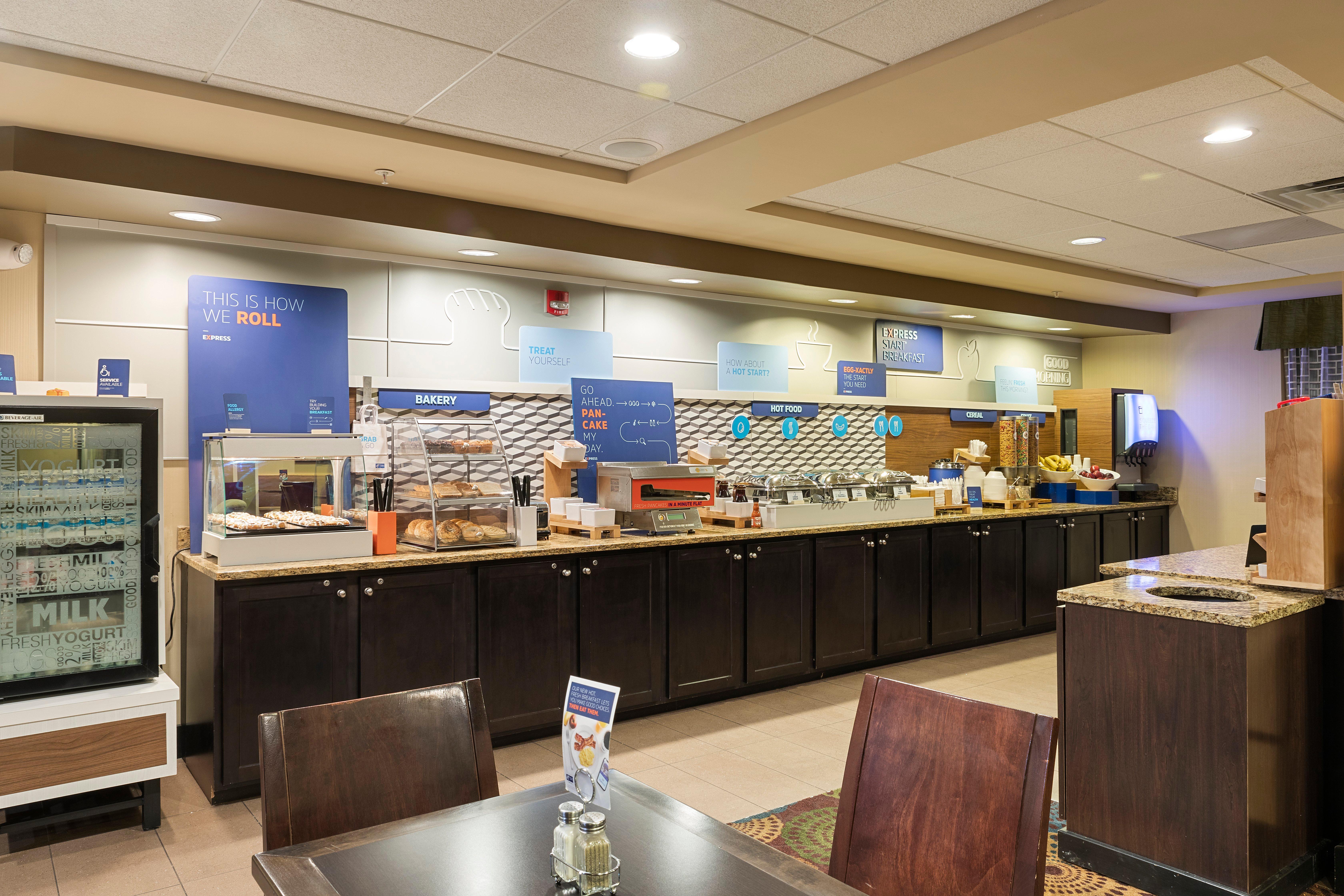 Holiday Inn Express Bloomington West By Ihg Exterior foto
